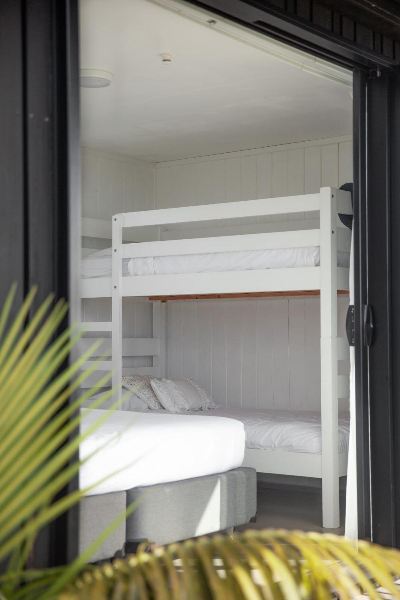 Aotearoa Surf Eco Pods Ξενοδοχείο Te Arai Εξωτερικό φωτογραφία